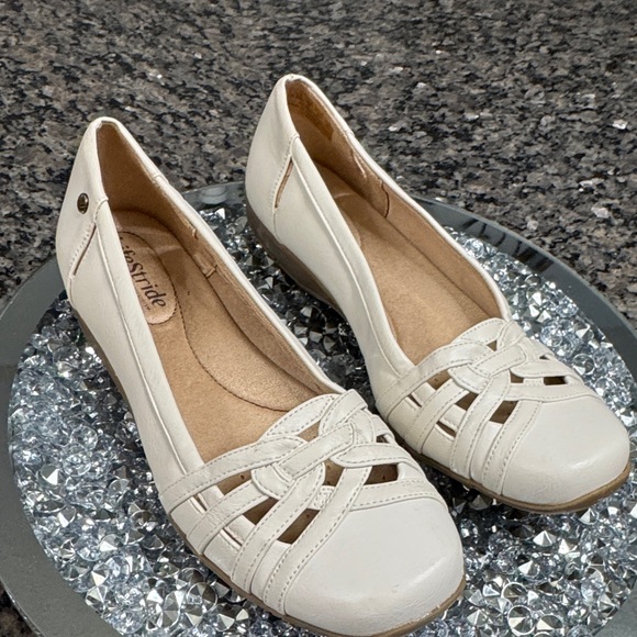 Life Stride Diverse Women's off White or cream Loafers flats NEW 8.5W - Picture 13 of 16